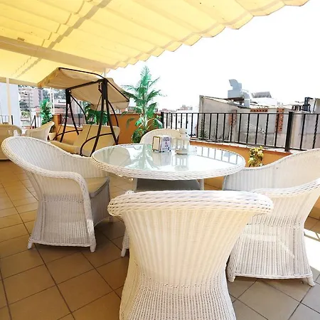 Royal Aparthotel 2*