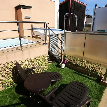 Royal Aparthotel 2*